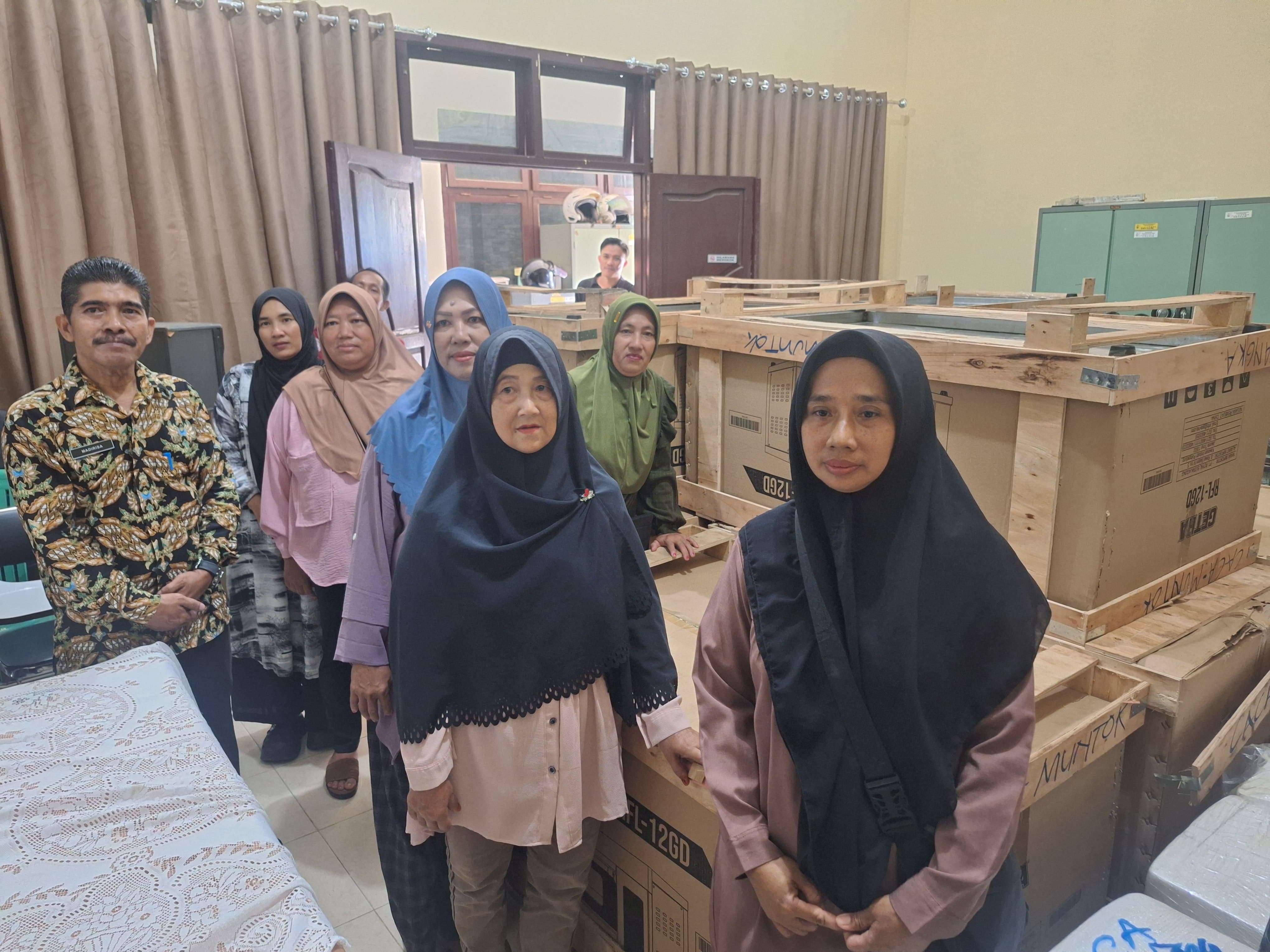 Pemberian Bantuan Alat Pada 10 Pelaku UMKM di Kabupaten Bangka Barat