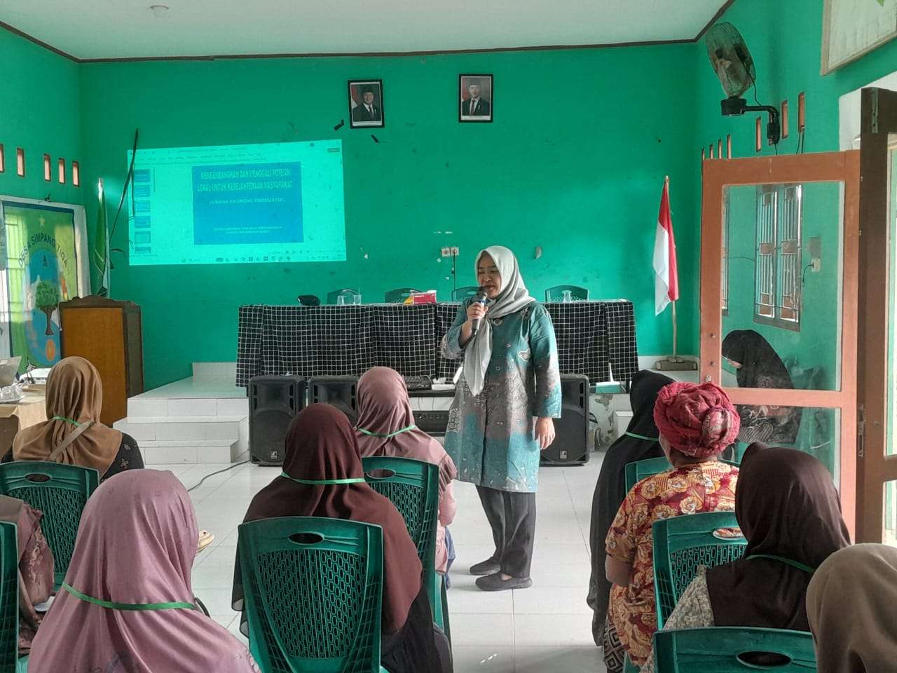 Foto Kegiatan Sosialisasi Pemberdayaan UMKM di Desa Simpang Tiga