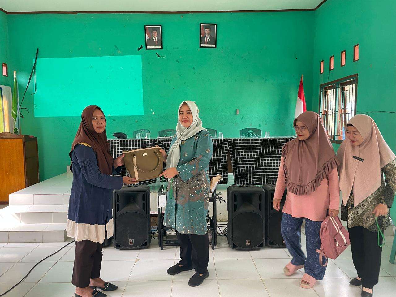 Foto Kegiatan Sosialisasi Pemberdayaan UMKM di Desa Simpang Tiga