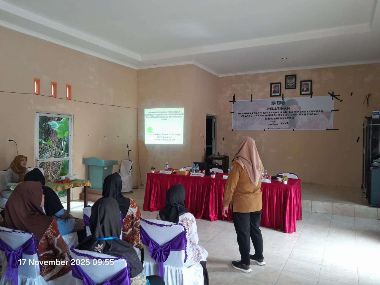Foto Kegaiatan sebagai Narasumber Pelatihan UMKM di Desa Air Nyatoh