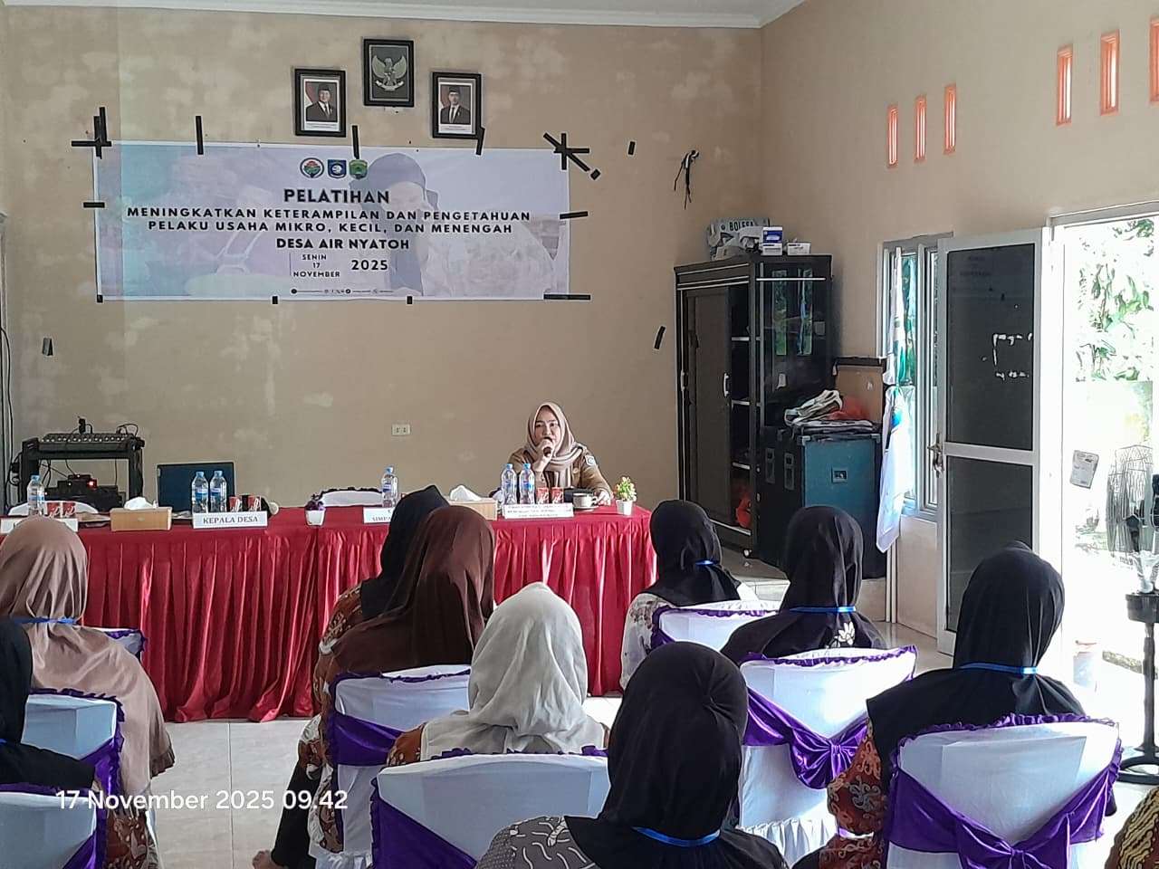 Foto Kegaiatan sebagai Narasumber Pelatihan UMKM di Desa Air Nyatoh