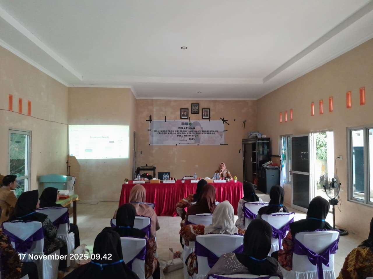 Foto Kegaiatan sebagai Narasumber Pelatihan UMKM di Desa Air Nyatoh
