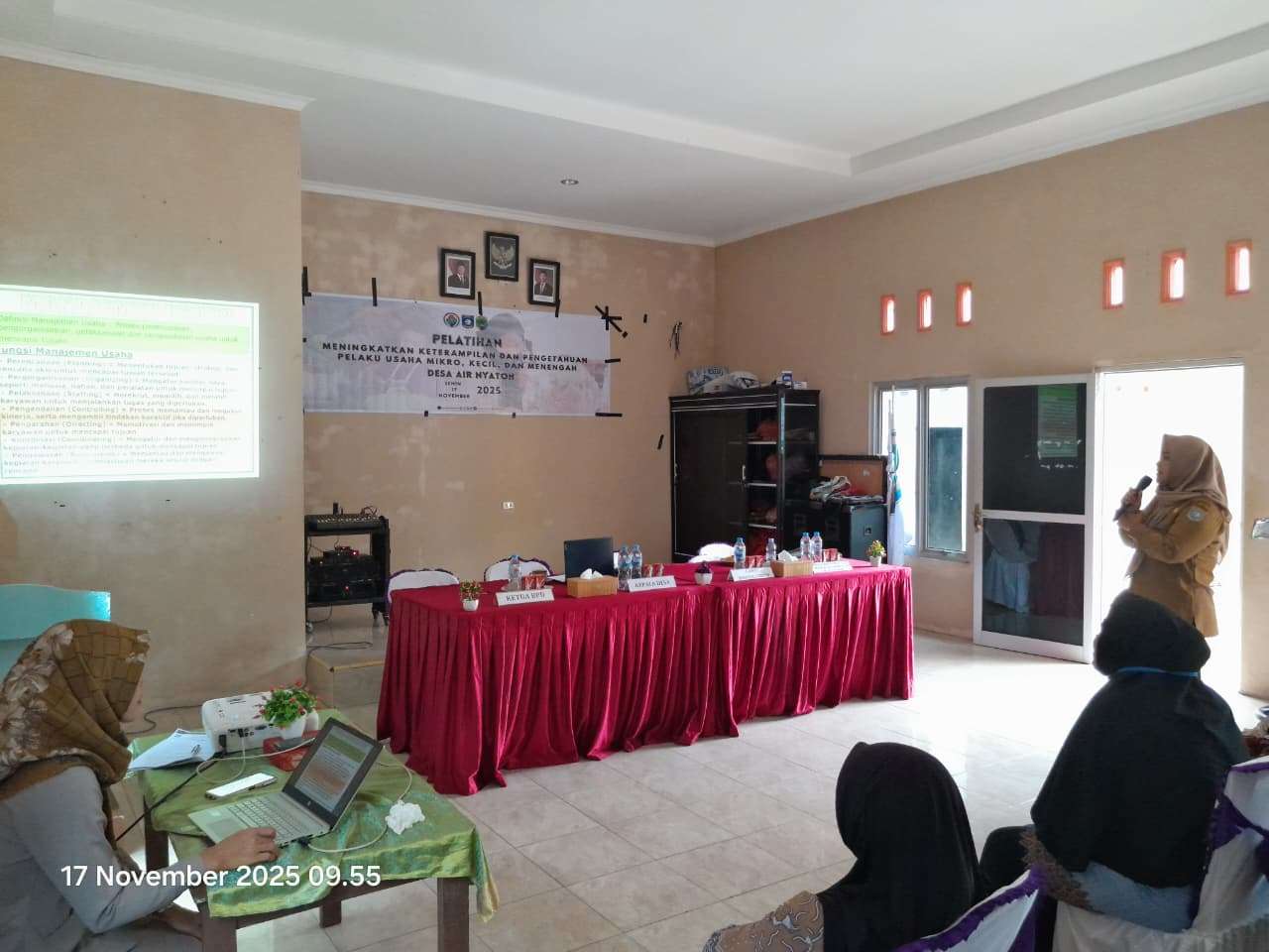 Foto Kegaiatan sebagai Narasumber Pelatihan UMKM di Desa Air Nyatoh