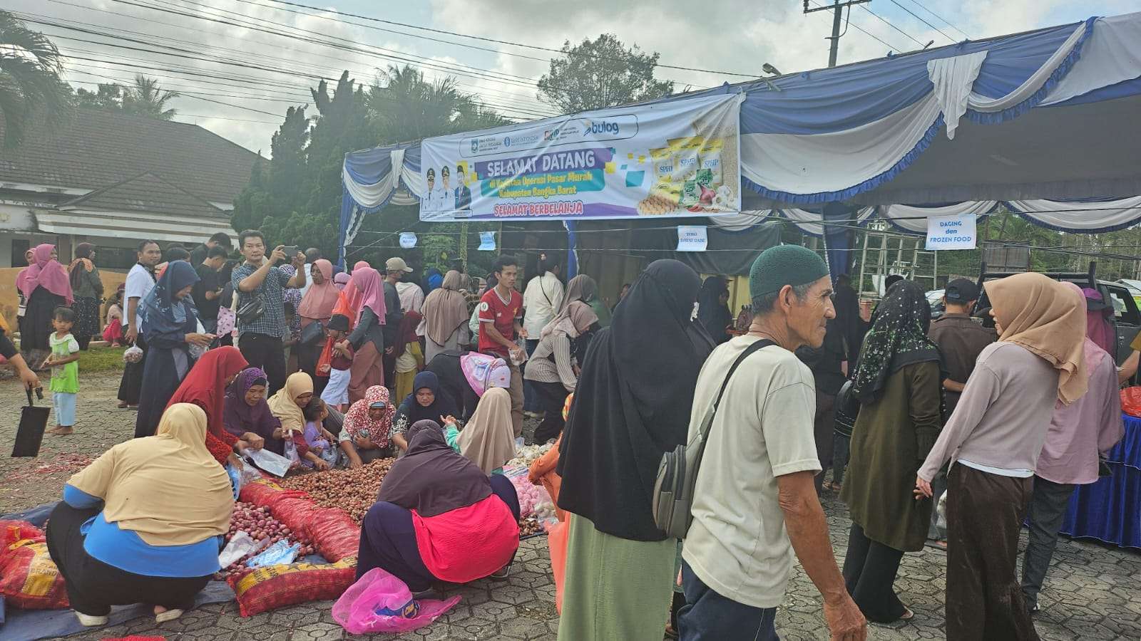 Operasi Pasar murah di Kecamatan Simpang Teritip