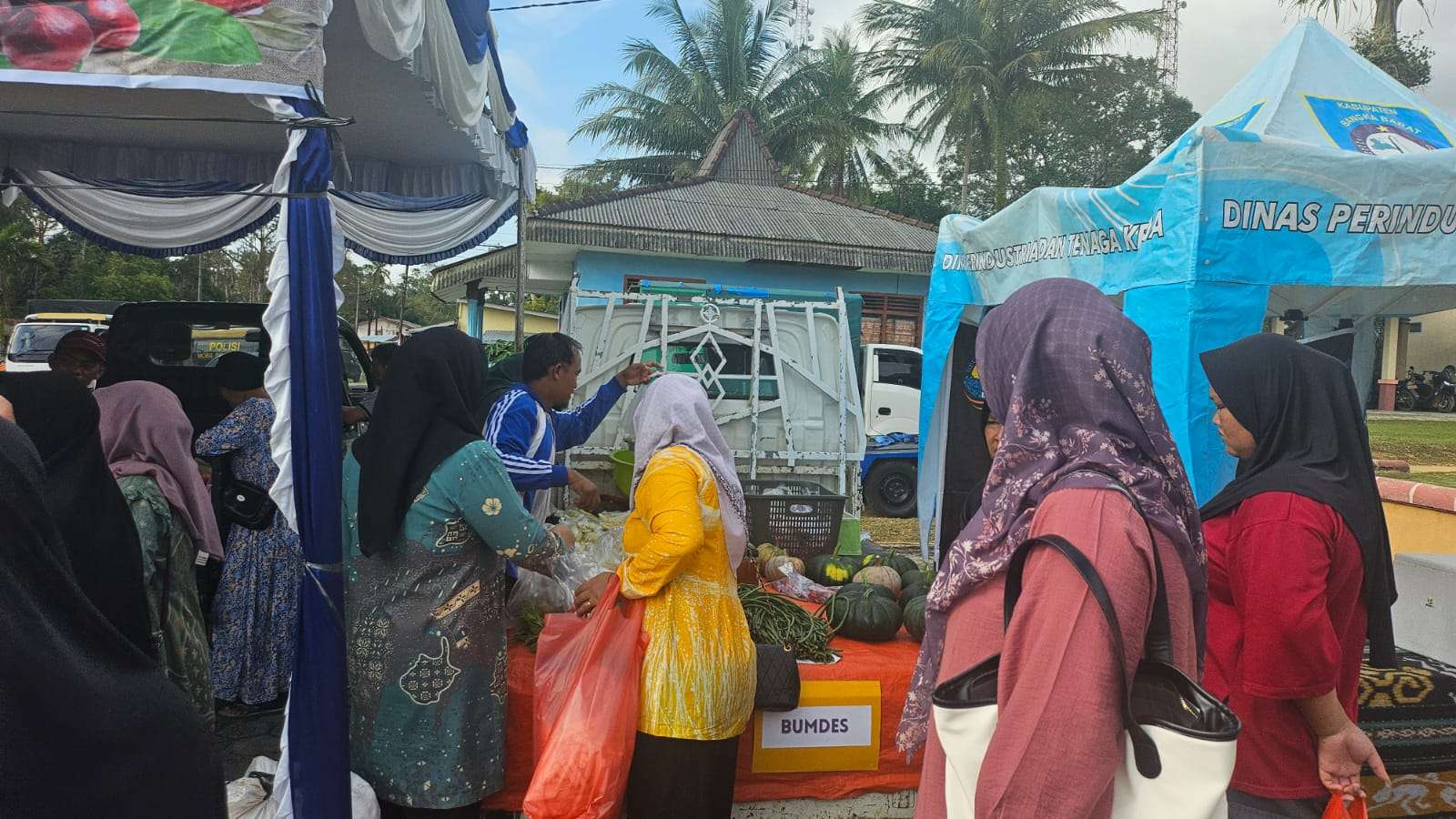 Operasi Pasar murah di Kecamatan Simpang Teritip