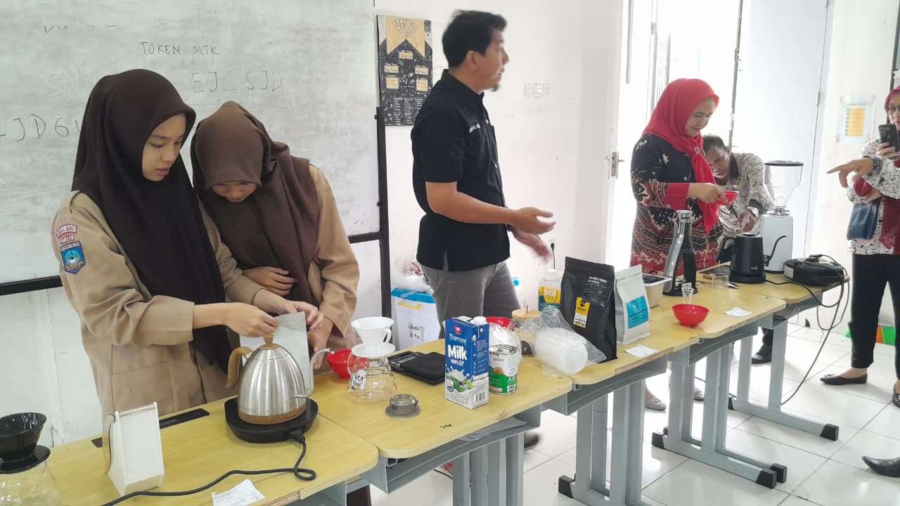 DKUP HADIR ACARA ENTREPENEUR FEST DI MAN 1 BABAR