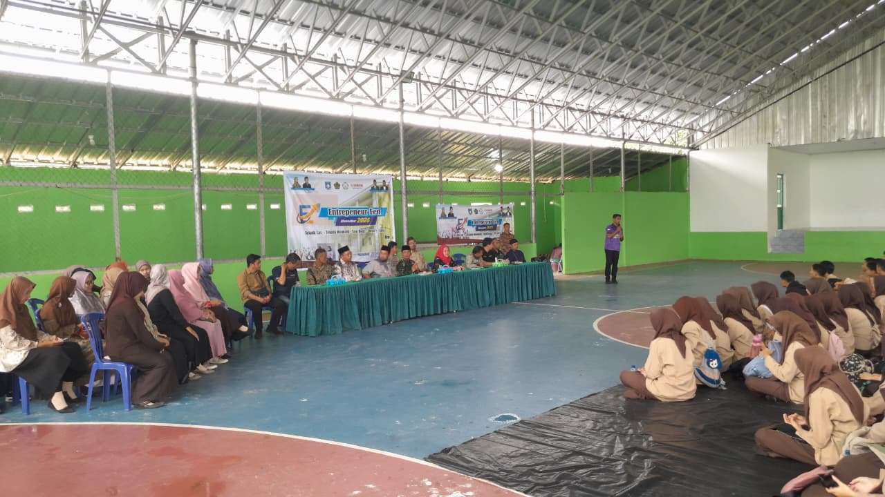 DKUP HADIR ACARA ENTREPENEUR FEST DI MAN 1 BABAR