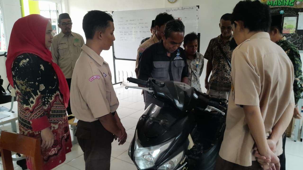 DKUP HADIR ACARA ENTREPENEUR FEST DI MAN 1 BABAR